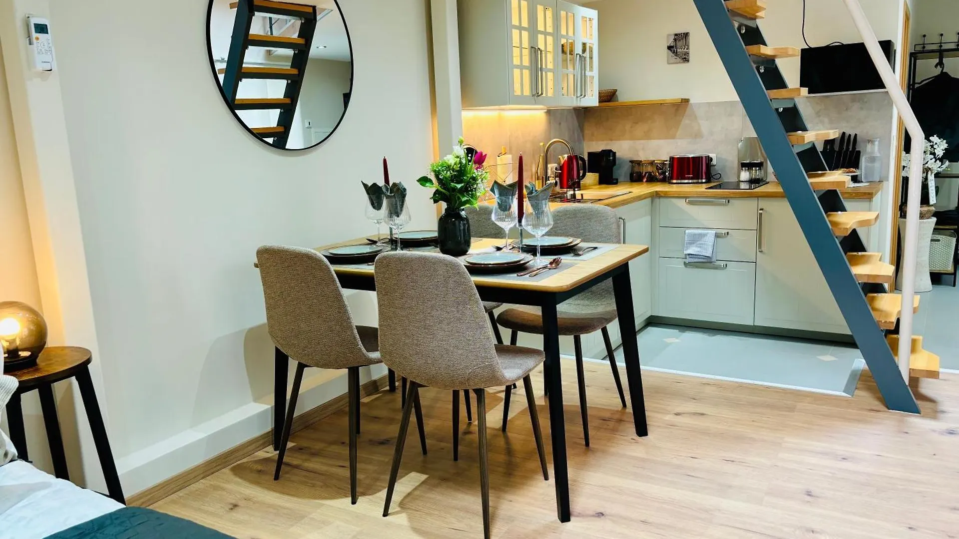 Moondayhomes - Toplocation I 4Persons I Gallery Maisonette Boutique Apartment Pera Frankfurt am Main 0*,